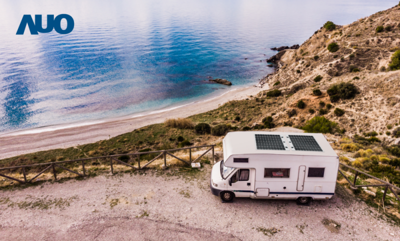 「可撓輕量化太陽光電板SunCurva」使用輕量特殊耐候型複合板取代傳統太陽能板的玻璃前板，不僅降低70%重量，每米平方僅3Kg；具有抗衝擊性能及通過電磁相容性測試，可應用於交通運輸工具，如露營車、遊艇等